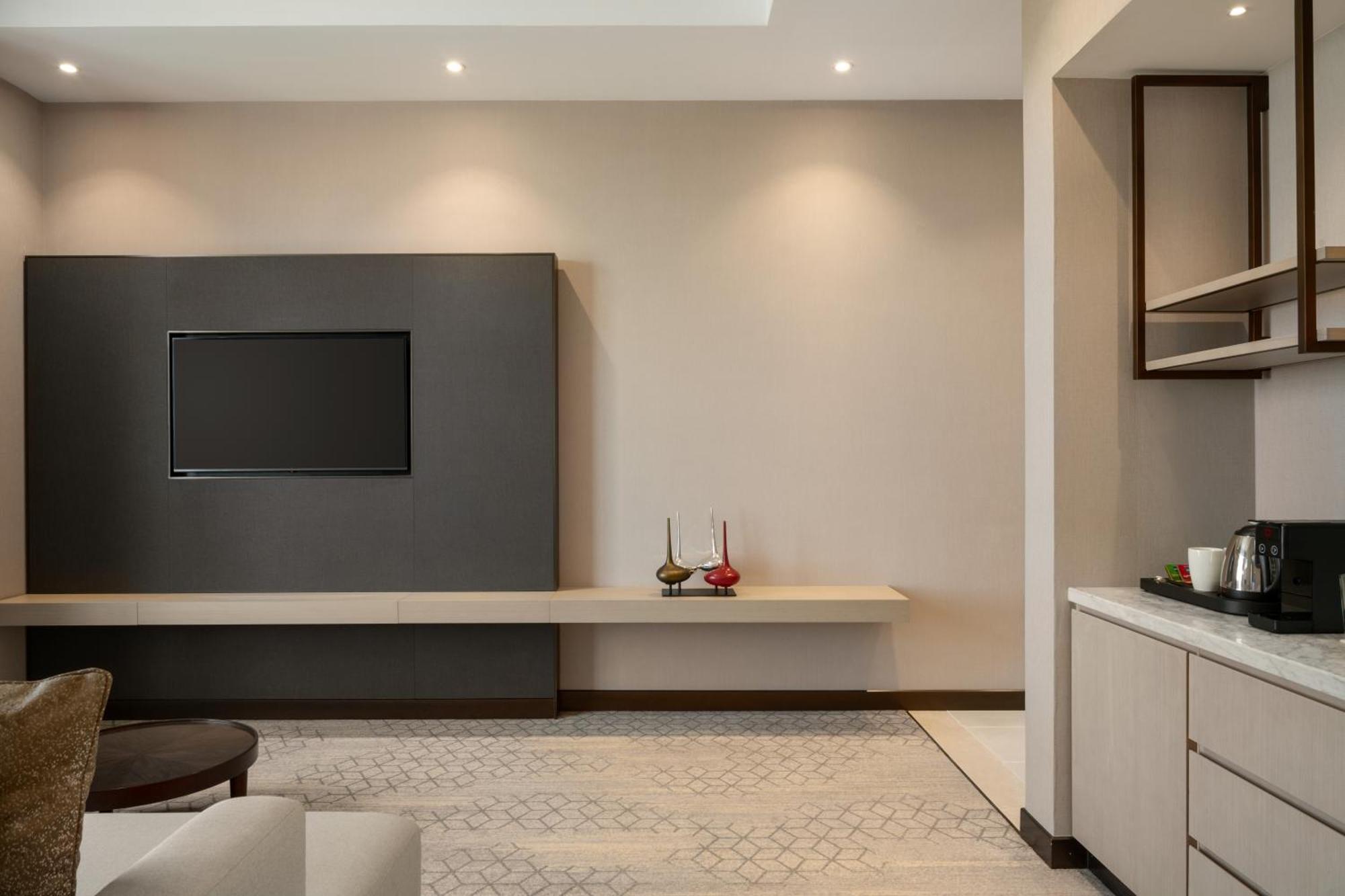 Ramada By Wyndham Riyadh King Fahd Road エクステリア 写真 A living room at the hotel