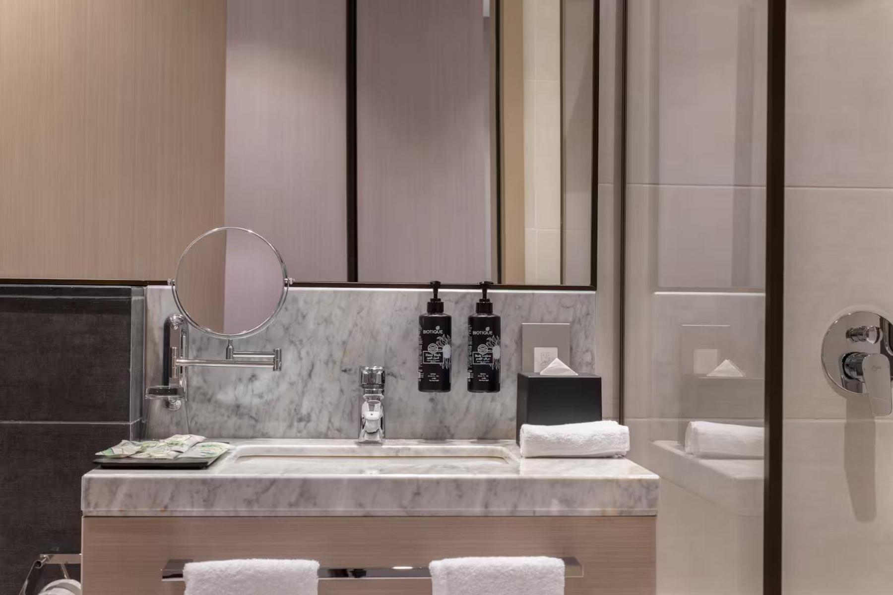 Ramada By Wyndham Riyadh King Fahd Road エクステリア 写真