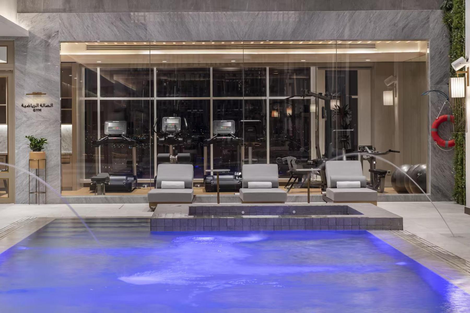 Ramada By Wyndham Riyadh King Fahd Road エクステリア 写真 The pool at the hotel
