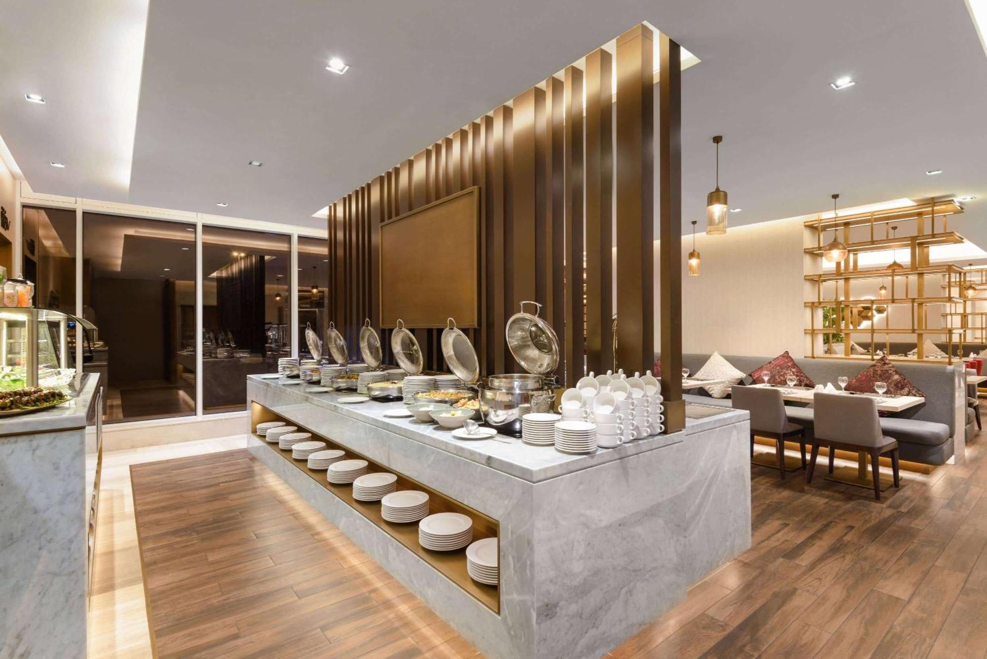 Ramada By Wyndham Riyadh King Fahd Road エクステリア 写真 The restaurant