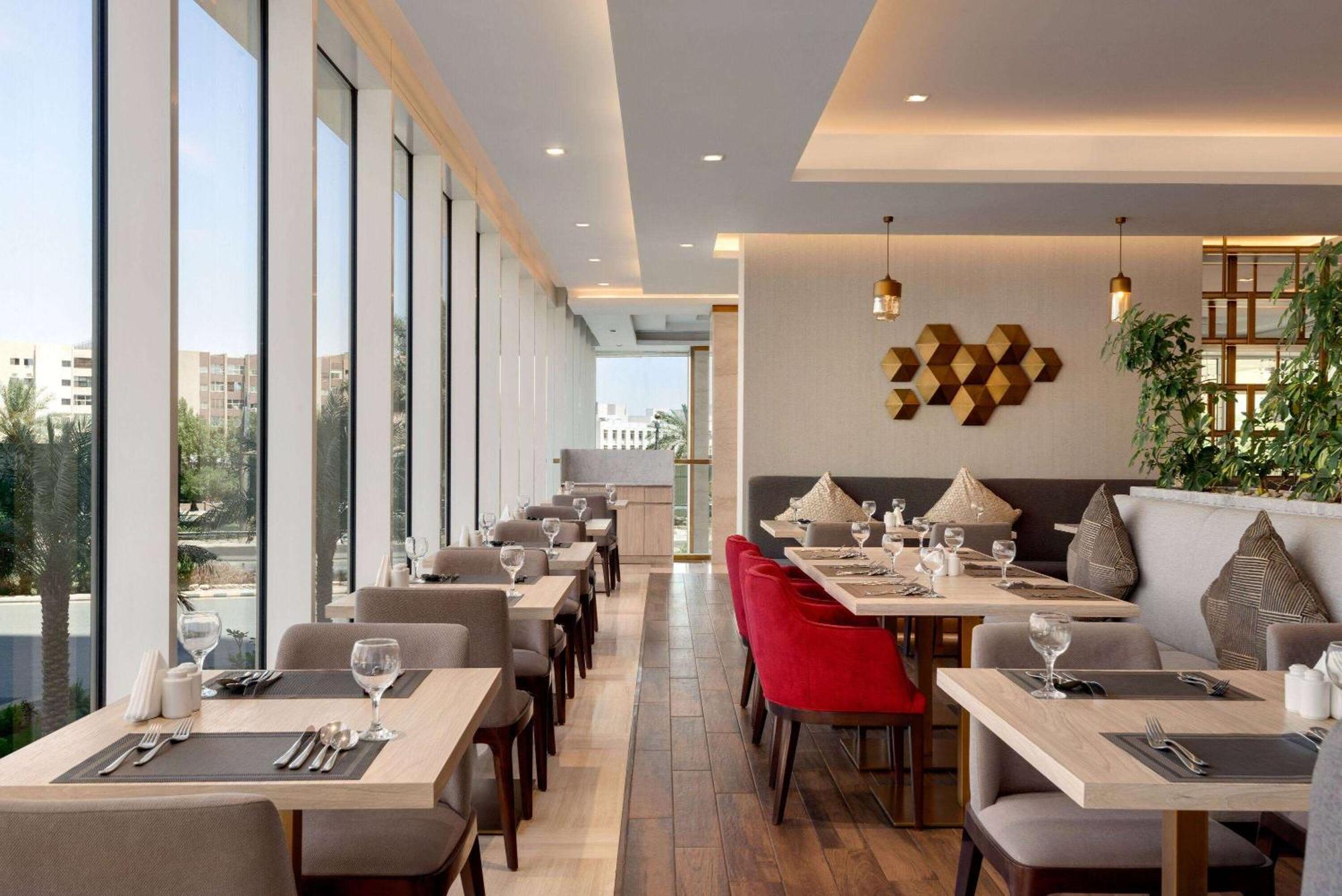 Ramada By Wyndham Riyadh King Fahd Road エクステリア 写真 The restaurant
