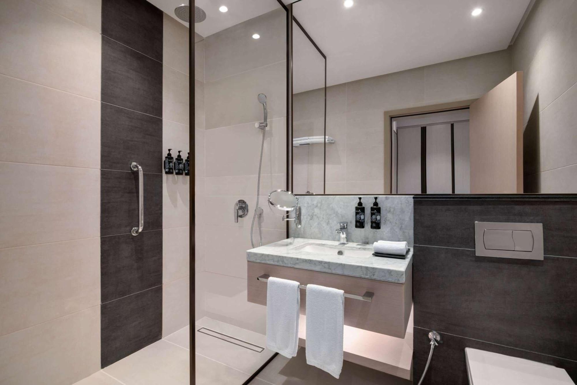 Ramada By Wyndham Riyadh King Fahd Road エクステリア 写真 Bathroom